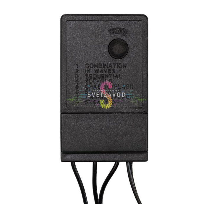 Крупный план светодиодной гирлянды Клип Лайт Спайдер синего свечения на черном проводе ПВХ, демонстрация расстояния между диодами 15 см.