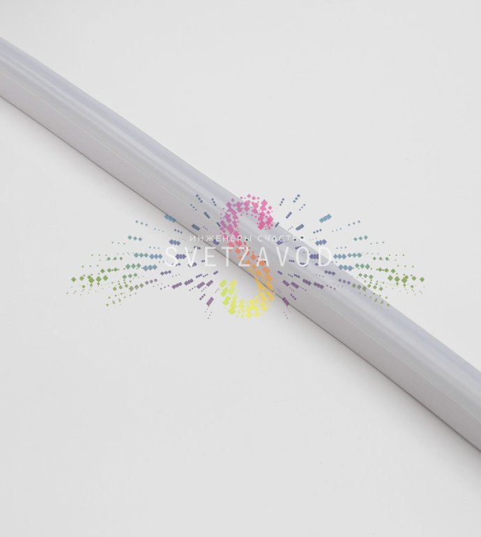 Крупный план светодиодного гибкого неона Neon-Night с матовой оплеткой, прямоугольного сечения 8х16 мм, демонстрирующий равномерное холодно-белое свечение.