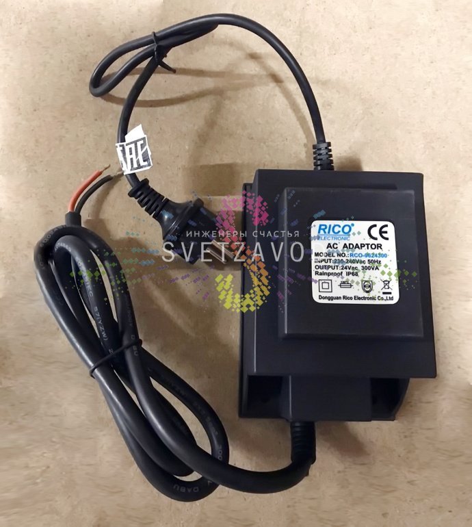 Детальное фото блока питания SGT-305: корпус с маркировкой 220/24В, 150Вт, IP68, клеммы для подключения, степень защиты от влаги и пыли.