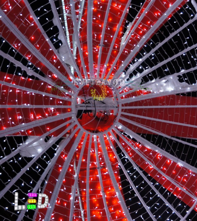 Крупный план световой фигуры Сфера красный бант 400 см: стальной каркас, гирлянды холодного белого и красного свечения, поликарбонатная отделка