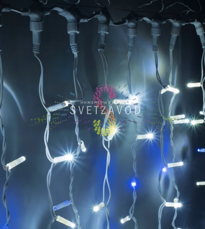 Детальное фото светодиодного дождя 2х6м: горизонтальный шлейф 2м с 20 нитями по 6м, белый ПВХ провод, светодиоды с защитными колпачками.