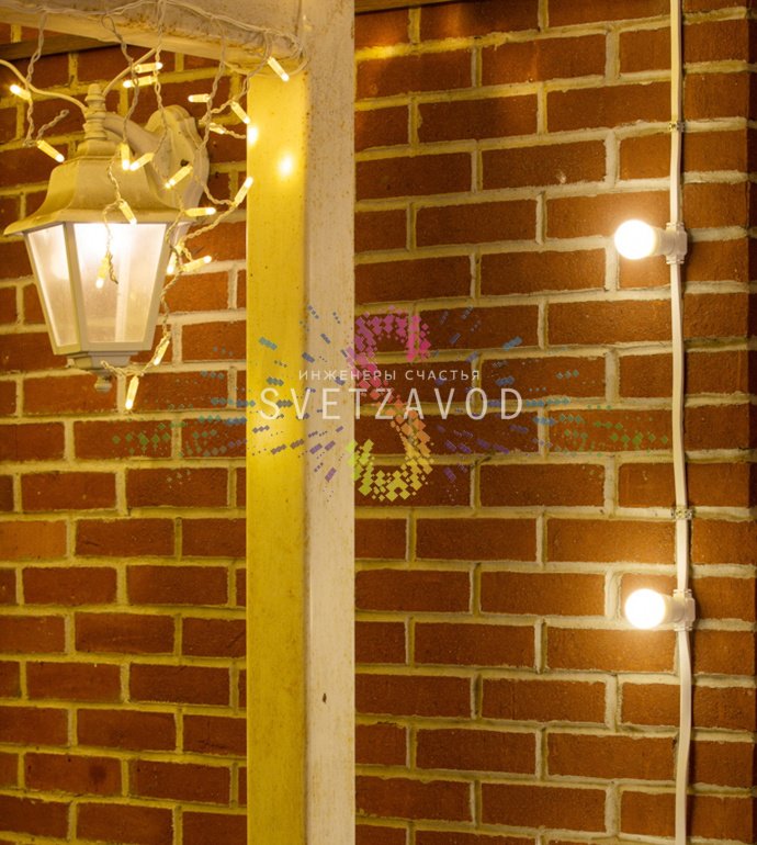 Детальное фото гирлянды Белт лайт Neon-Night: белый каучуковый кабель, патроны E27 с шагом 15 см, крепление фиксинг, степень защиты IP65.