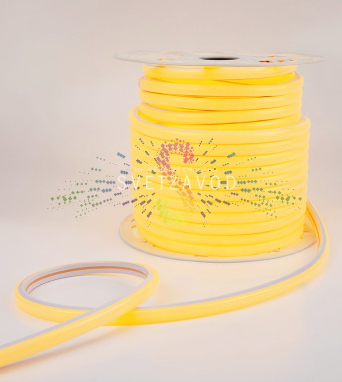 Крупный план светодиодного гибкого неона D-формы желтого свечения, демонстрирующий матовую оплетку и плотное расположение диодов SMD2835.