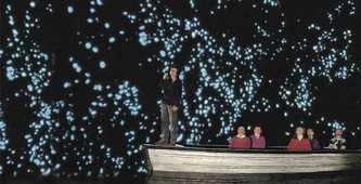 Тысячи светлячков в Новозеландских пещерах Ваитомо