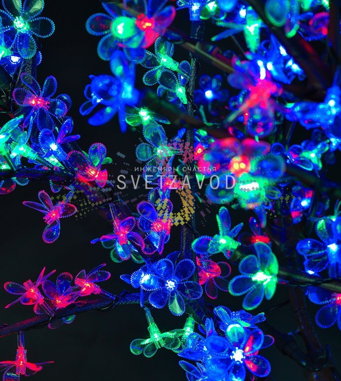 Детальное фото светодиодного дерева Сакура: черный ствол, ветви диаметром 1.5 м с 864 разноцветными светодиодами, защита IP65.