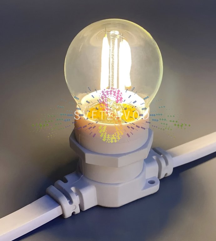 Детальное фото филаментной светодиодной лампы E27 2Вт. Видны две нити накаливания, стеклянная колба и цоколь. Теплый белый свет.