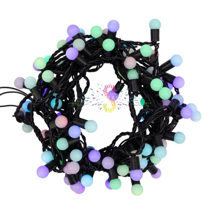 Детальное фото гирлянды Шарики: черный ПВХ-кабель, светодиодные шарики, степень защиты IP65, длина 10 метров, для уличного и интерьерного использования.