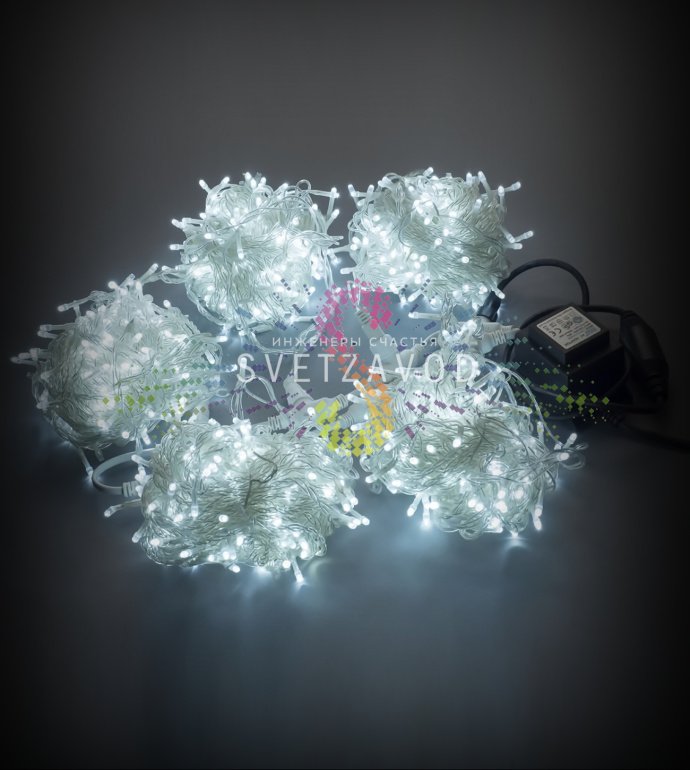 Детальное фото комплекта Клип Лайт Спайдер: 5 нитей по 20 метров на прозрачном проводе, блок питания, разветвитель. Видны светодиоды.