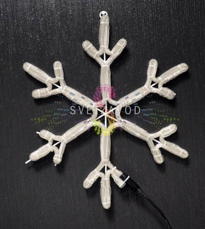 Крупный план светодиодной снежинки из дюралайта на металлокаркасе. Видны 80 светодиодов, шнур питания с вилкой и монтажное ушко. Степень защиты IP65.