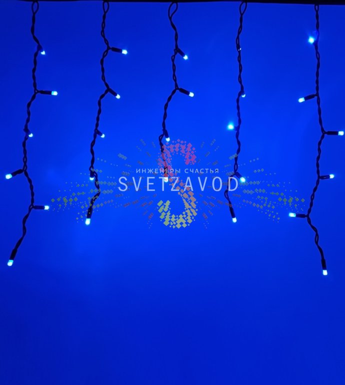 Детальное изображение светодиодной бахромы Айсикл SGA-759: черный каучуковый кабель длиной 4.8 метра с синими светодиодами на нитях разной длины в режиме мерцания.