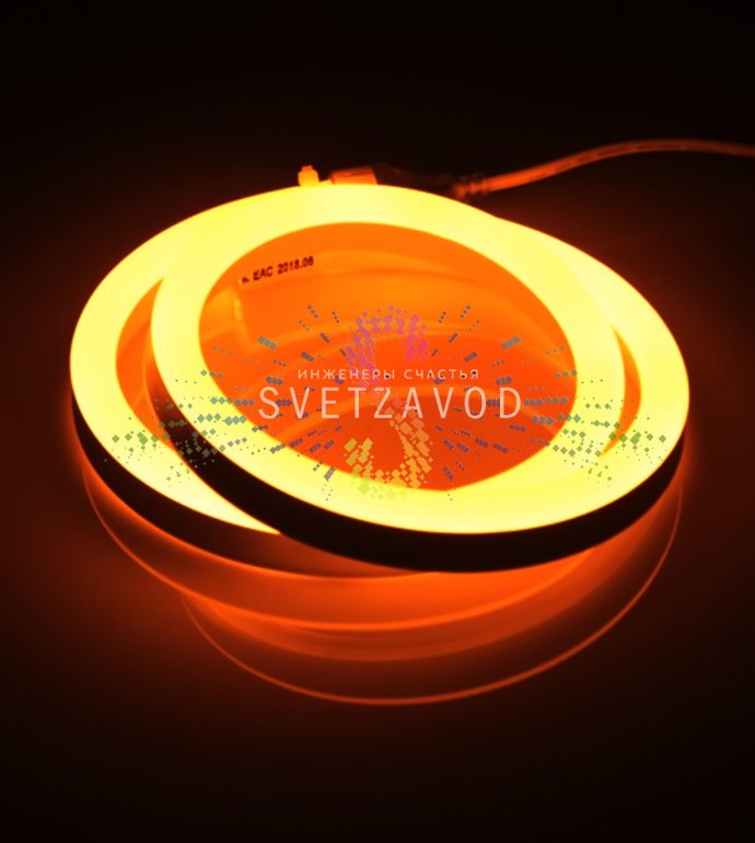 Детальное фото бухты светодиодного гибкого неона желтого цвета, 50 метров, с видимыми светодиодами SMD2835, силовым шнуром и конвертером для сети 220В.