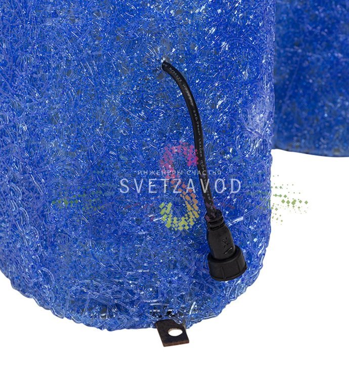 Детальное фото акриловой 3D фигуры Санта Клауса с 4400 светодиодами, демонстрирующее металлический каркас и качество сборки для уличного использования.