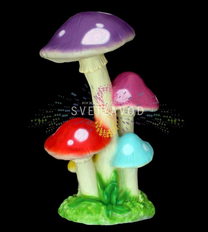 Детальное фото светодиодной фигуры Грибы высотой 86 см из белого стекловолокна с внутренней LED-подсветкой, установленной на траве.