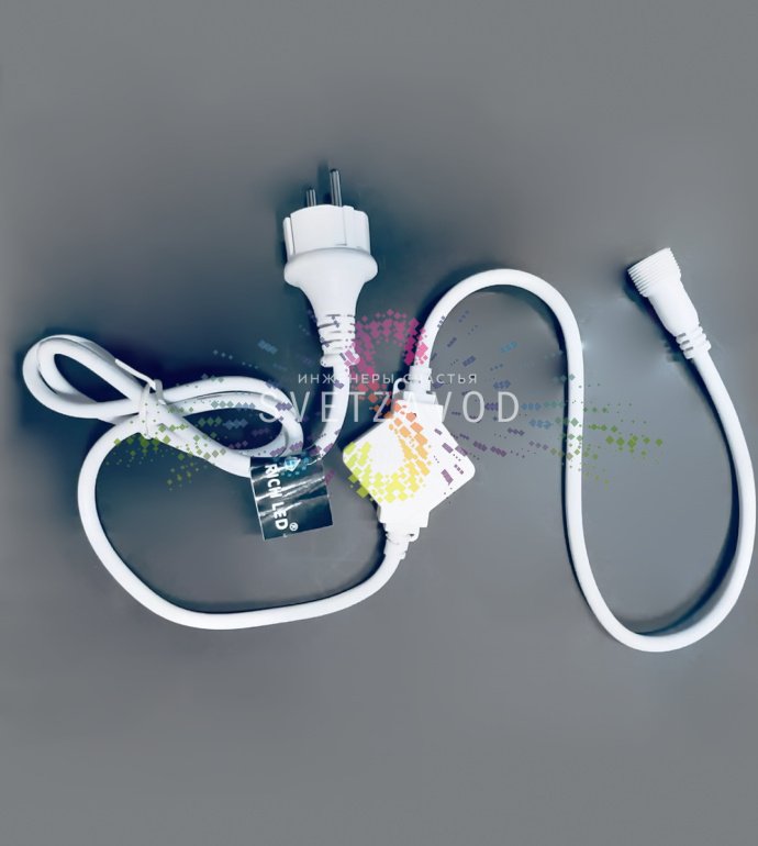 Детальное фото универсального блока питания Rich Led SPL-799 на 220В и 4А в белом корпусе с проводами в ПВХ-изоляции.
