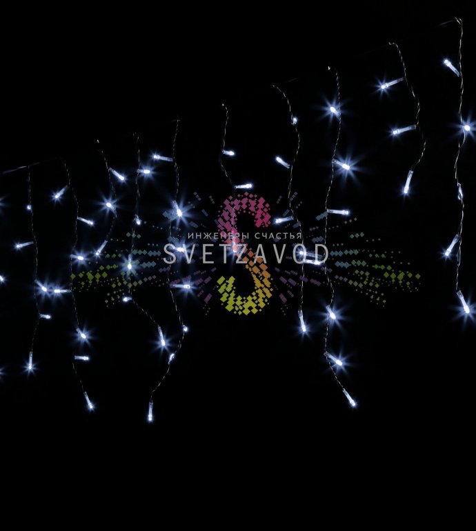 Детальное фото светодиодной бахромы Айсикл Rich Led. Видны горизонтальный кабель длиной 3 м, вертикальные гирлянды разной длины до 0.5 м, черный ПВХ провод, светодиоды белого свечения, коннекторы для соединения.