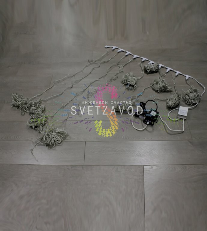 Детальное фото светодиодной завесы Водопад SPL-604: 10 нитей по 5 метров с белыми светодиодами, контроллером и блоком питания в коробке. Детальное фото светодиодной завесы Водопад SPL-604: 10 нитей по 5 метров с белыми светодиодами, контроллером и блоком питания в коробке.