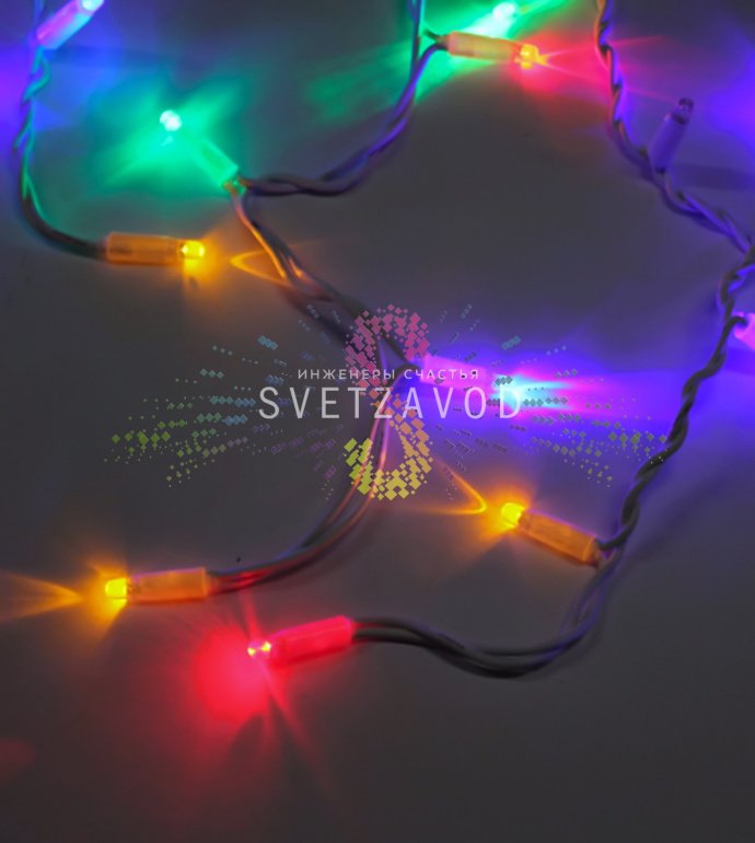 Детальное фото светодиодной бахромы Айсикл: горизонтальный кабель 4.8м с вертикальными нитями 50/60/50/40см, светодиоды мульти RGBY, белый каучуковый провод, коннекторы для соединения.