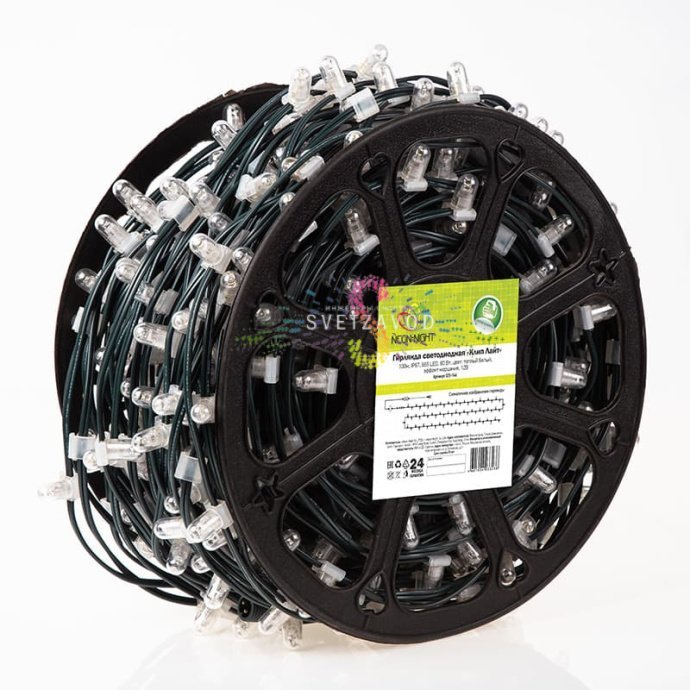 Крупный план светодиодной гирлянды Клип Лайт 12В в черной ПВХ изоляции с теплыми белыми светодиодами и защитными колпачками, демонстрирующая качество сборки.