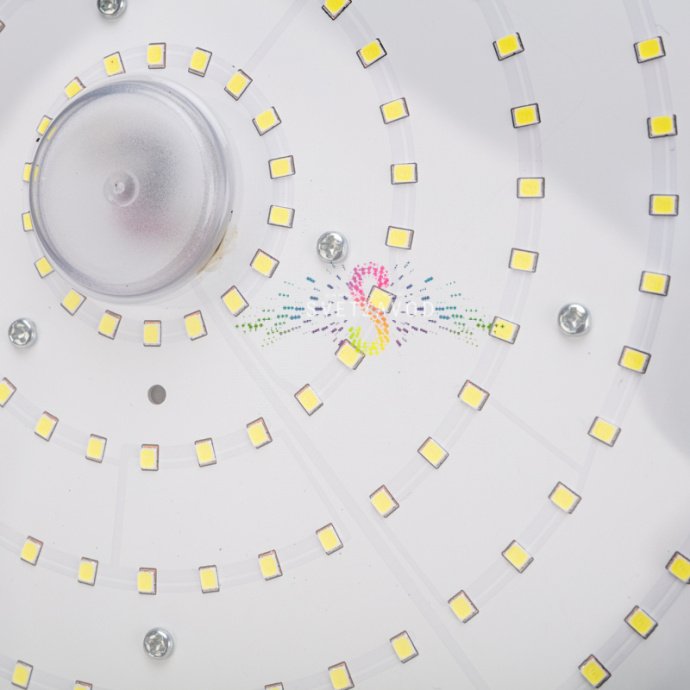 Детальное фото светодиодного промышленного светильника для высоких пролетов мощностью 200Вт в черном алюминиевом корпусе со степенью защиты IP65.