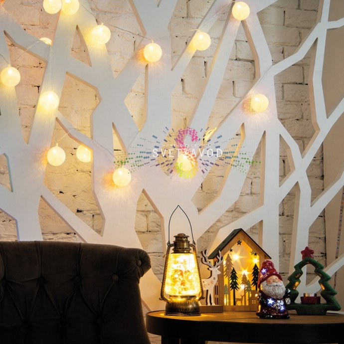 Детальное фото светодиодной гирлянды Тайские фонарики Пломбир от Neon-Night. Видны 10 фонариков из хлопковой нити, прозрачный ПВХ провод и батарейный блок.