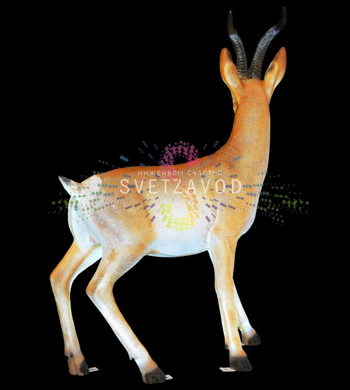 Детальное фото семьи светодиодных фигур антилоп из стекловолокна с внутренней белой подсветкой, демонстрирующее текстуру материала и качество изготовления.