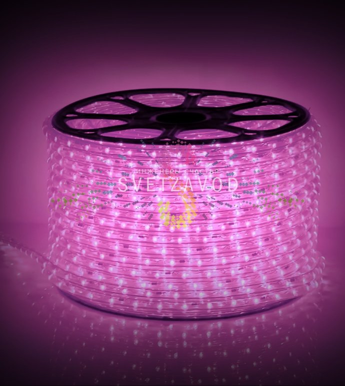 Крупный план розового круглого дюралайта диаметром 13мм с видимыми светодиодами, прозрачной оболочкой и двухжильным проводом.