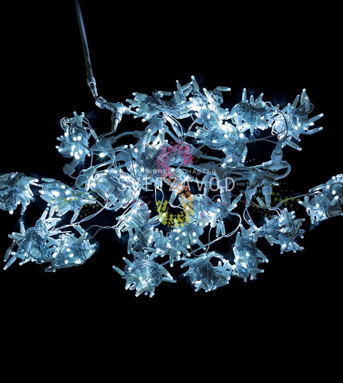 Детальное фото светодиодного дождя Rich Led: горизонтальный шлейф 2м с 20 нитями по 3м, белый провод ПВХ, светодиоды с защитными колпачками.