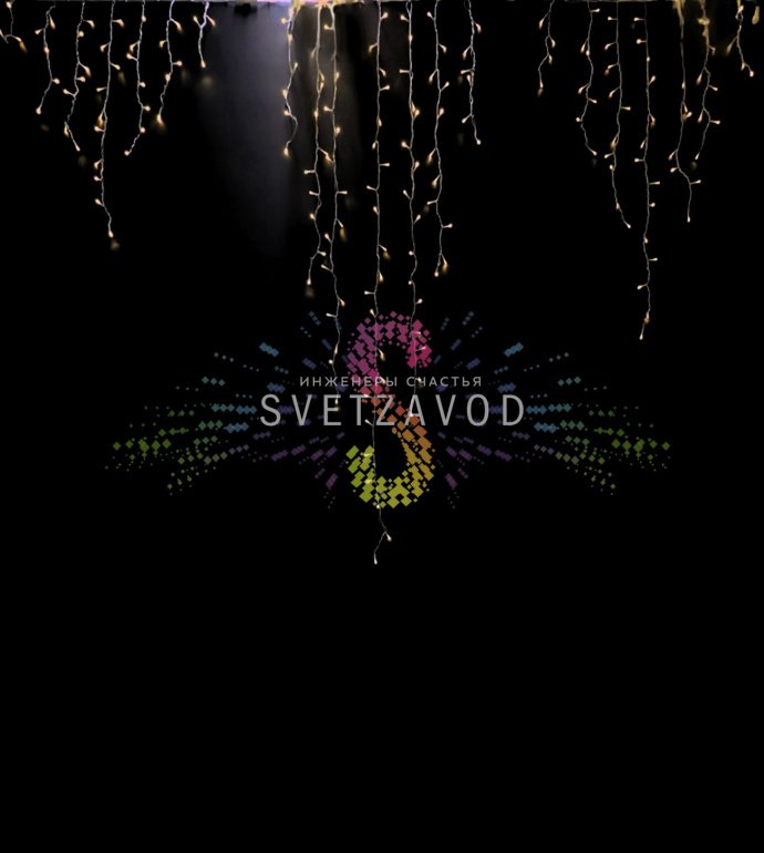 Детальное фото светодиодной бахромы Айсикл Rich Led размером 2.4х2.2 метра с теплым белым мерцающим светом, подключенной к сети 220В.