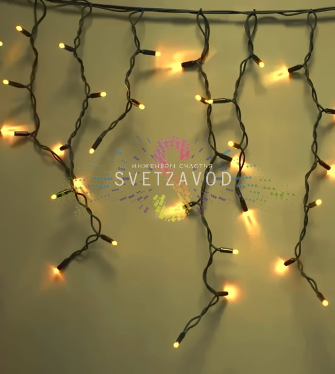 Детальное фото светодиодной бахромы Айсикл: желтые светодиоды на черных проводах, защитные колпачки, коннекторы для соединения, упаковка.