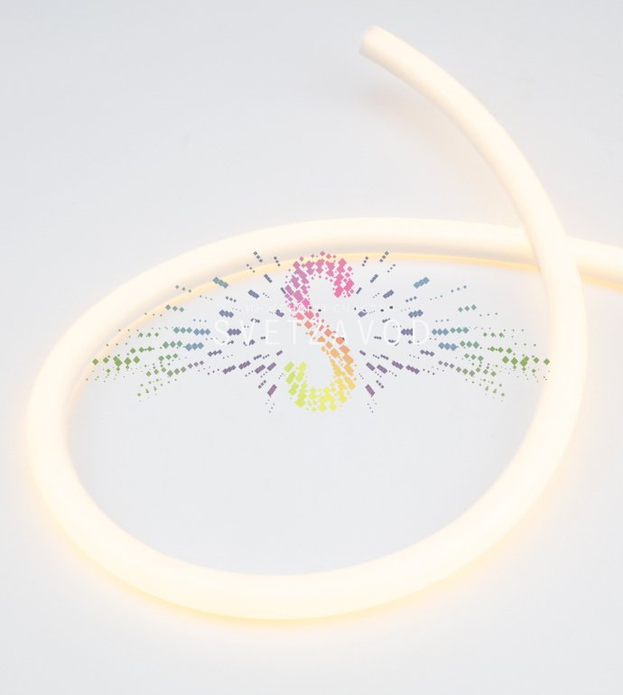 Крупный план светящегося гибкого неона круглого профиля диаметром 16 мм с равномерным теплым белым свечением на 360 градусов.