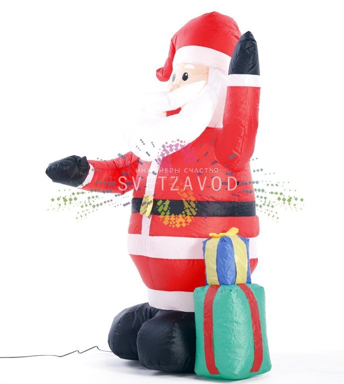 Детальное фото надувной фигуры Деда Мороза 120 см. Видны прочный ПВХ, светодиодная подсветка, компрессор и крепления в комплекте. Фигура установлена на улице.