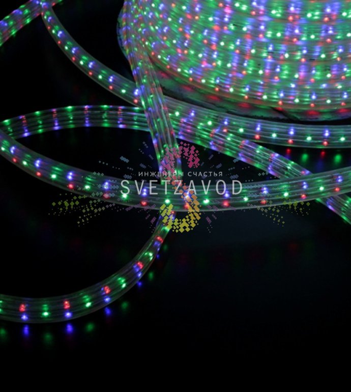 Крупный план светодиодного дюралайта с 89 диодами на метр, прозрачной ПВХ оболочкой и четырьмя жилами внутри.