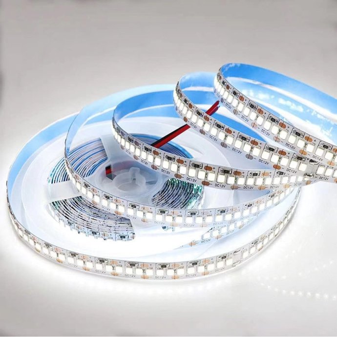 Светодиодная лента 24В SMD2835 240 д/м на гибкой белой подложке 10мм, дневной белый 4000K, IP20, 5м.