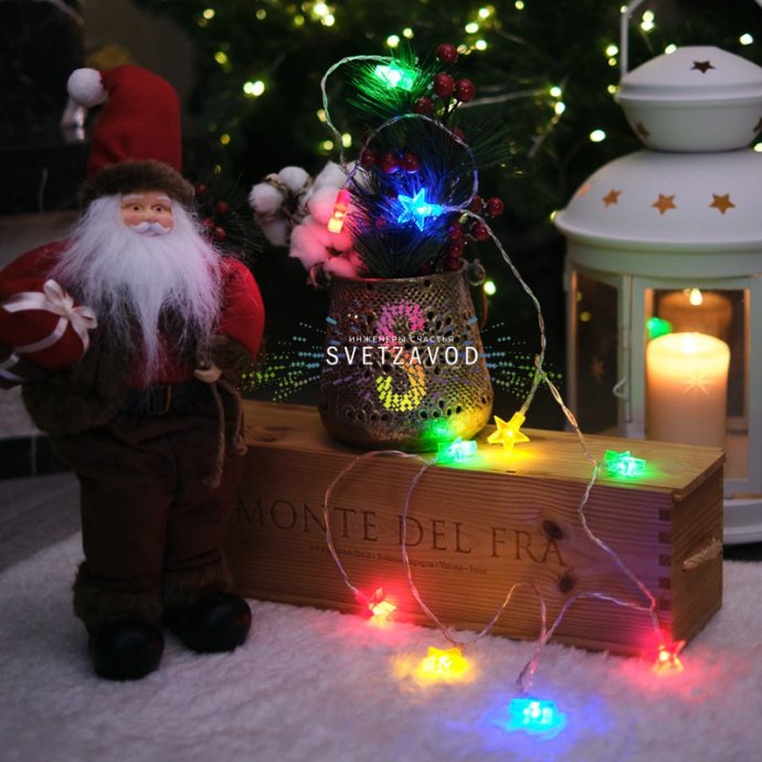 Детальное фото гирлянды Neon-Night Звездочки: матовые разноцветные звездочки, прозрачный ПВХ провод длиной 1,5 м, батарейный блок для 2х АА.