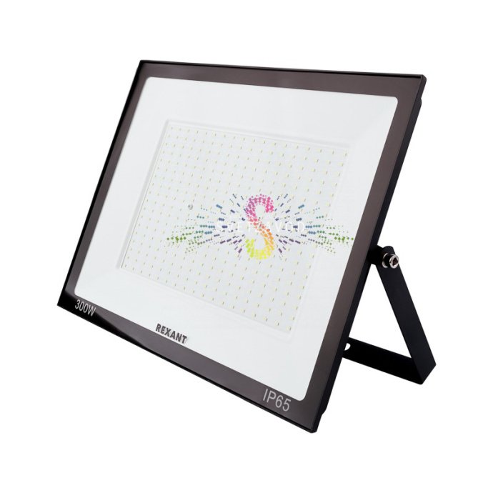 Крупный план светодиодного прожектора REXANT 300Вт с черным алюминиевым корпусом, стеклянным рассеивателем и элементами крепления. Крупный план светодиодного прожектора REXANT 300Вт с черным алюминиевым корпусом, стеклянным рассеивателем и элементами крепления.