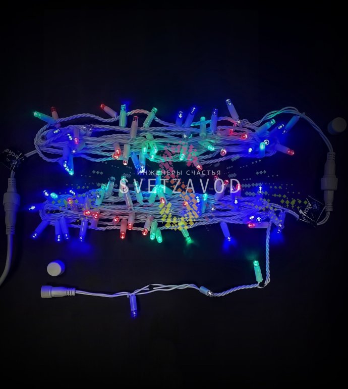 Крупный план светодиодной гирлянды-нити Стринг Лайт 10м с мультицветными светодиодами, белым ПВХ проводом и защитными колпачками, демонстрирующий качество сборки.