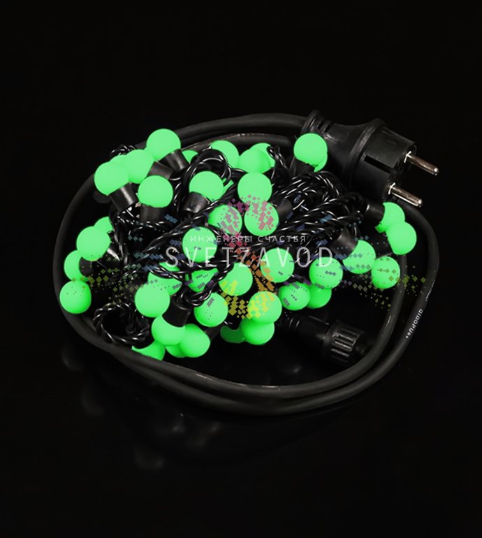 Детальное фото гирлянды Шарики: зеленые светодиодные шарики диаметром 15 мм на черном ПВХ-шнуре длиной 10 метров, блок питания.
