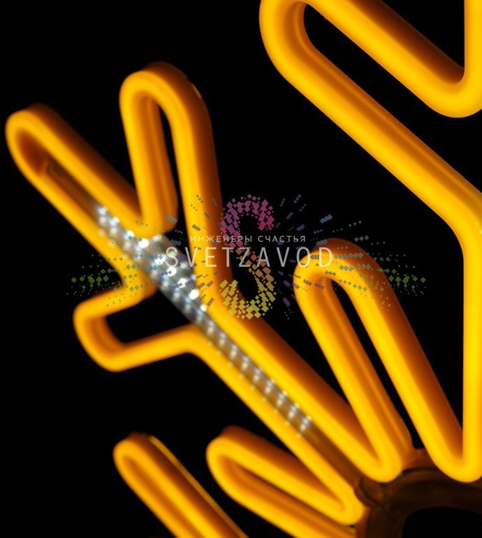 Детальное изображение светодиодной снежинки из неона на пластиковом каркасе, демонстрирующее эффект стекающей капли (тающая сосулька). Детальное изображение светодиодной снежинки из неона на пластиковом каркасе, демонстрирующее эффект стекающей капли (тающая сосулька).