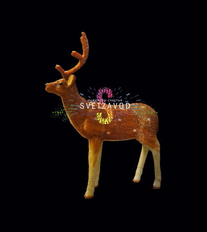 Детальное фото акриловой фигуры 3D Олень папа на улице. Видны металлический каркас, 2000 светодиодов, всепогодное исполнение IP65 и блок питания 24В.