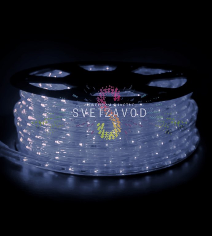 Крупный план светодиодного дюралайта Rich Led: видна структура с 36 диодами на метр, прозрачная оболочка, двухжильный провод.