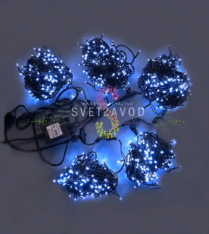 Детальное фото комплекта светодиодной гирлянды Клип Лайт Спайдер: 5 черных нитей по 20 метров с синими диодами, разветвитель и блок питания 220/24В.