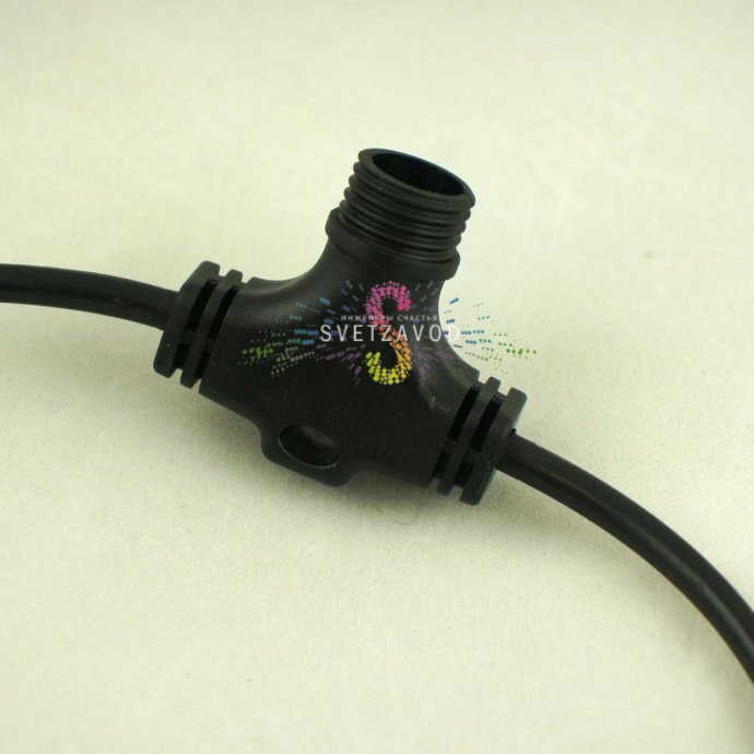 Детальное фото разветвителя для Клип Лайта с шестью коннекторами, прочным влагозащищенным корпусом IP67 и маркировкой напряжения 220/12В.