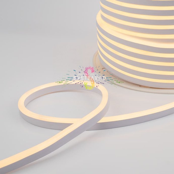 Крупный план светящегося гибкого неона Neon-Night прямоугольного сечения 8х16 мм в теплом белом свете, демонстрирующий равномерное свечение и гибкую структуру.