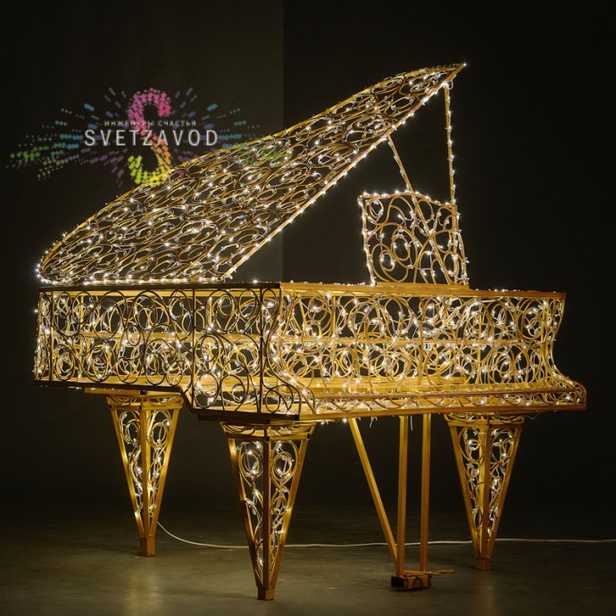 Детальное фото светодиодной фигуры 'Рояль' 180 см. Виден металлический ажурный каркас, статичные светодиоды теплого белого свечения и блок питания.