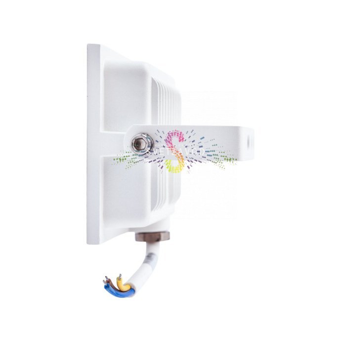 Белый алюминиевый светодиодный прожектор REXANT 30Вт с защитой IP65 для уличного и внутреннего освещения, угол рассеивания 120 градусов Белый алюминиевый светодиодный прожектор REXANT 30Вт с защитой IP65 для уличного и внутреннего освещения, угол рассеивания 120 градусов