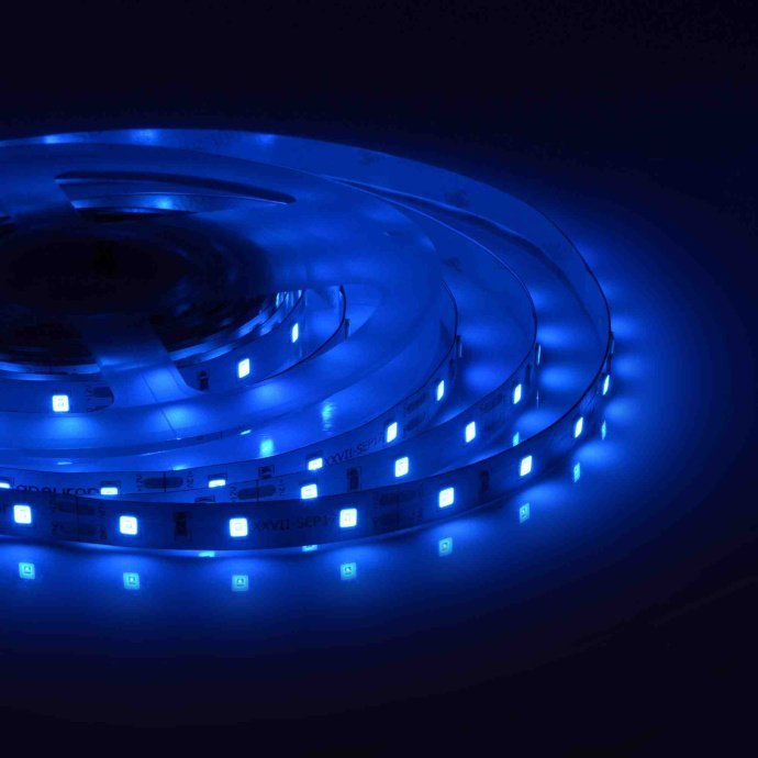 Макро синей светодиодной ленты smd3528 60 led/м 8мм ширина, пайка, контакты, IP20, гибкая белая основа