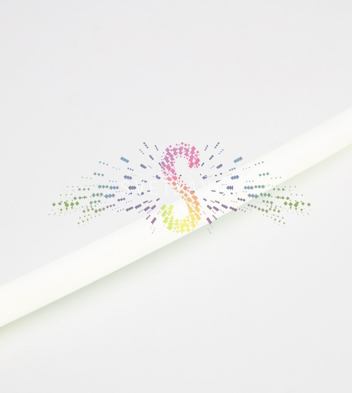 Крупный план круглого гибкого светодиодного неона белого цвета, демонстрирующий гладкую оплетку и равномерное свечение по всей окружности 360 градусов.