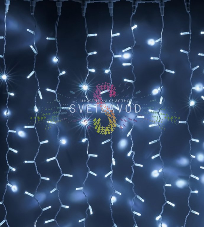 Детальное фото светодиодного занавеса Дождь 2х9м с 20 нитями, 1800 светодиодами, белым ПВХ кабелем и степенью защиты IP65 для уличного использования.