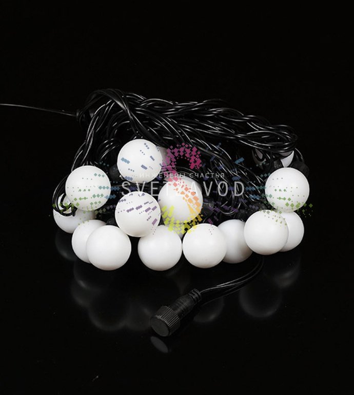 Детальное фото гирлянды Шарики SML-205: черный ПВХ шнур длиной 5 метров с 18 белыми светодиодными шариками, блок питания 220В.