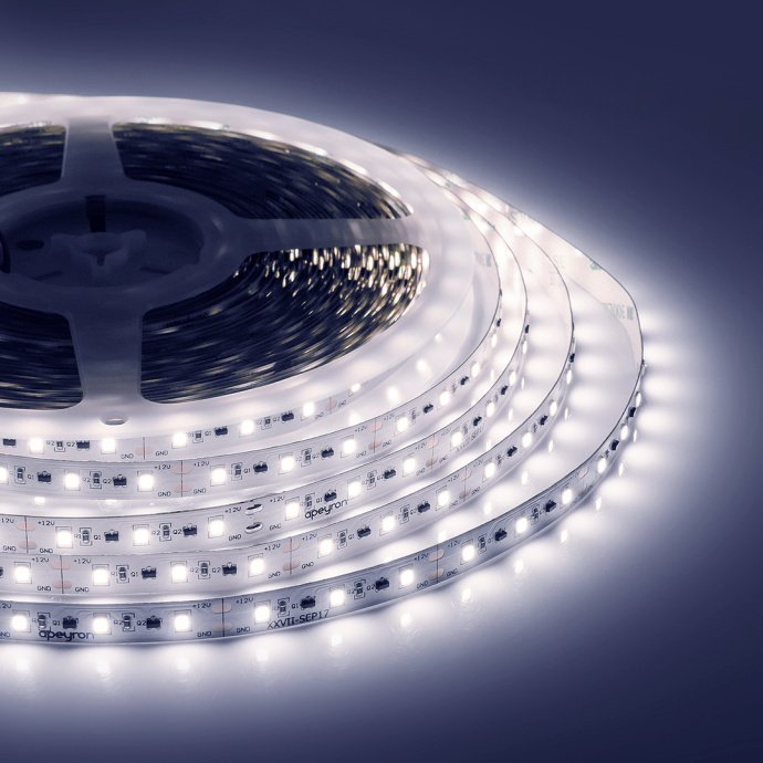 Светодиодная лента 12В SMD2835 холодный белый свет 6500K, 60LED/м, ширина 10 мм, крупный план.
